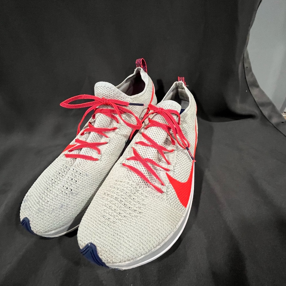 Nike Zoom Fly Flyknit running shoes a light Grey Flyknit   , Women’s Size 10!!